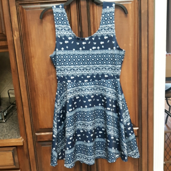 Derek Heart Dress - Picture 1 of 3